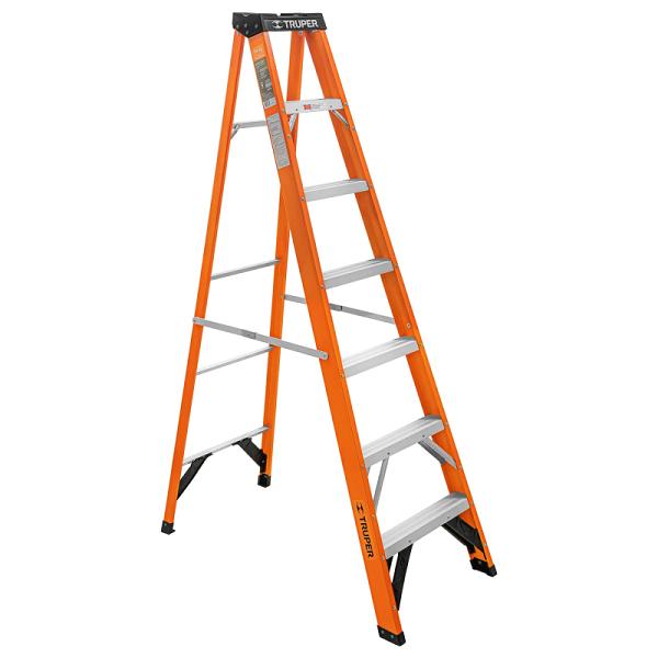 Escalera de tijera Truper tipo II de fibra de vidrio naranja con 6 peldaños de aluminio y base negra antideslizante.