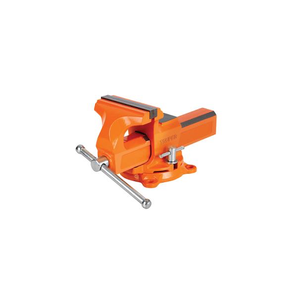 Tornillo de banco Truper 5 pulgadas tipo europeo de hierro nodular naranja con base giratoria y mordazas de acero.